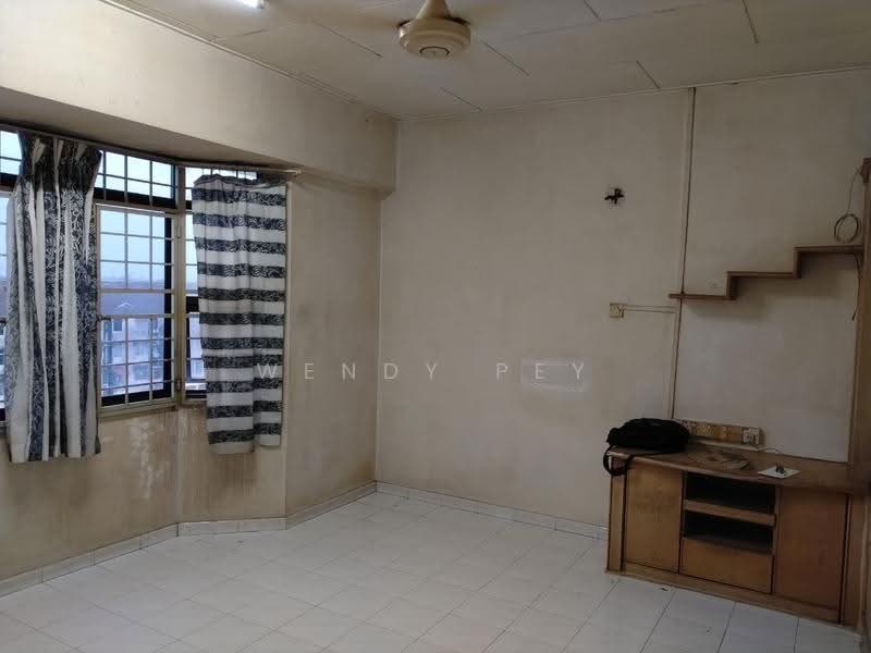 Pangsapuri untuk Dijual di Taman Dedap - Wendy Pey - Living Room - PropertyGuru.com.my