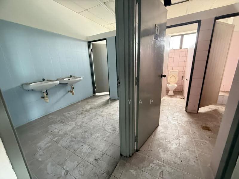 Kilang Terpisah untuk Dijual di Taman Gembira (Tampoi) - Jeff Yap - Bathroom - PropertyGuru.com.my