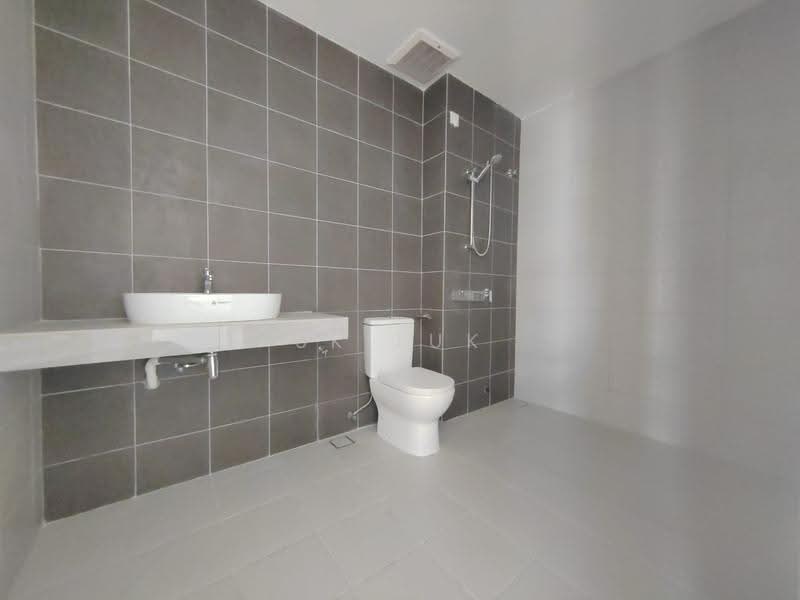 2-storey Terraced House for Sale in Bandar Country Homes (Rawang) - SK Luk - Bathroom - PropertyGuru.com.my