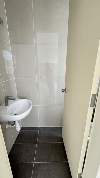 3-storey Terraced House for Rent in Damansara Perdana (Selangor) - Amelie Tan - Bathroom - PropertyGuru.com.my