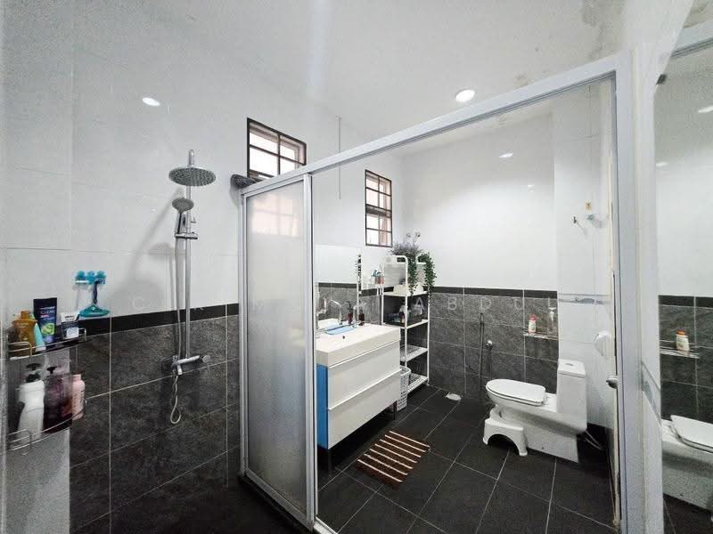 Rumah Berkembar untuk Dijual di Taman Andaman Ukay (Ulu Kelang) - Cik Maya Abdul - Bathroom - PropertyGuru.com.my