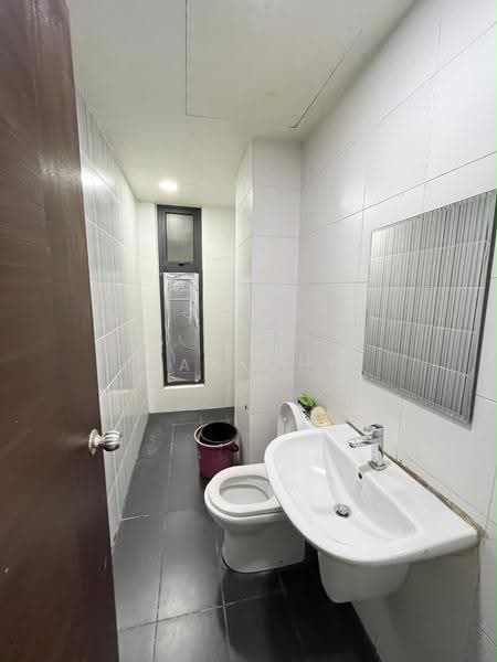 Service Residence for Sale at V@SUMMERPLACE - Joan Chia - Bathroom - PropertyGuru.com.my
