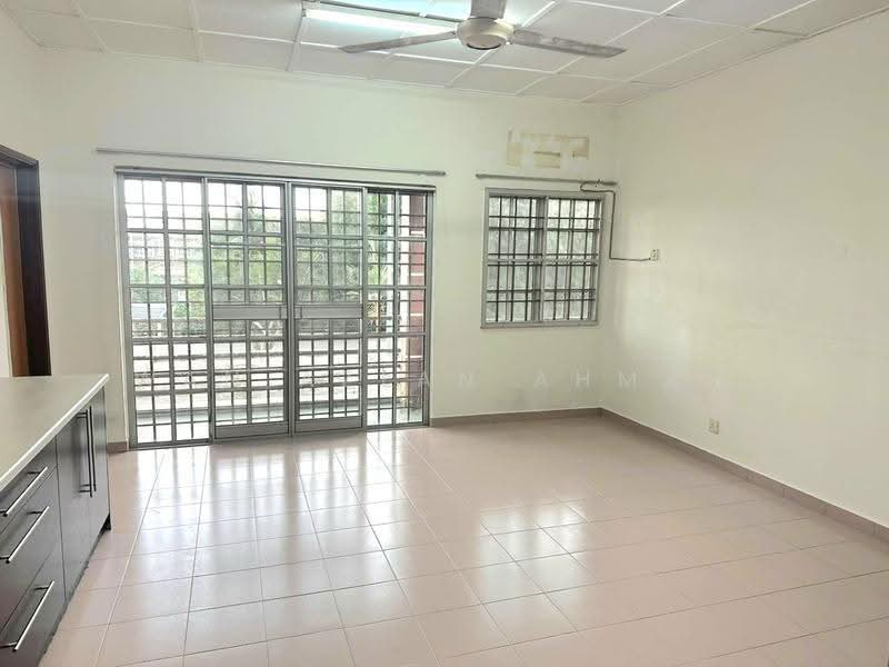 2-storey Terraced House for Sale in Berjaya Park (Shah Alam) - Wan Azlan Ahmad - Living Room - PropertyGuru.com.my