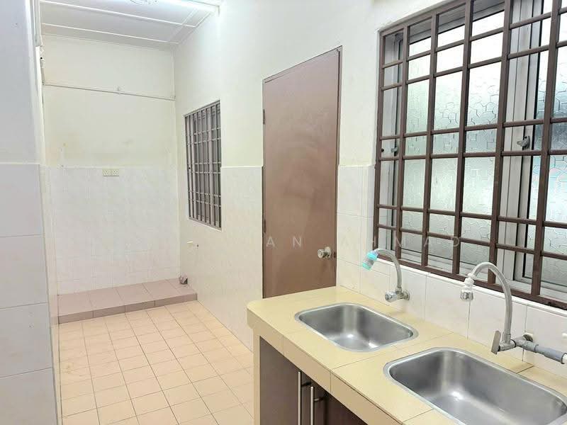 2-storey Terraced House for Sale in Berjaya Park (Shah Alam) - Wan Azlan Ahmad - Kitchen - PropertyGuru.com.my