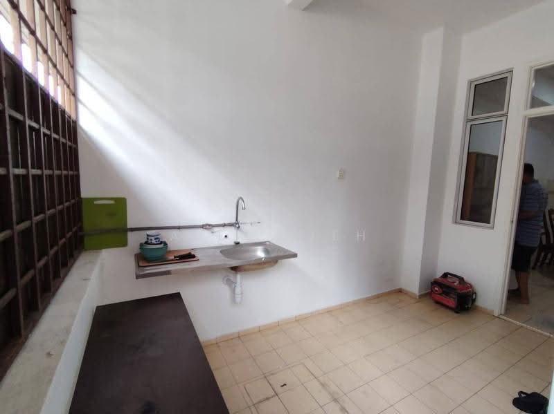 Rumah Teres 2-Tingkat untuk Disewa di Johor Bahru (Johor) - Alex Sieh - Kitchen - PropertyGuru.com.my