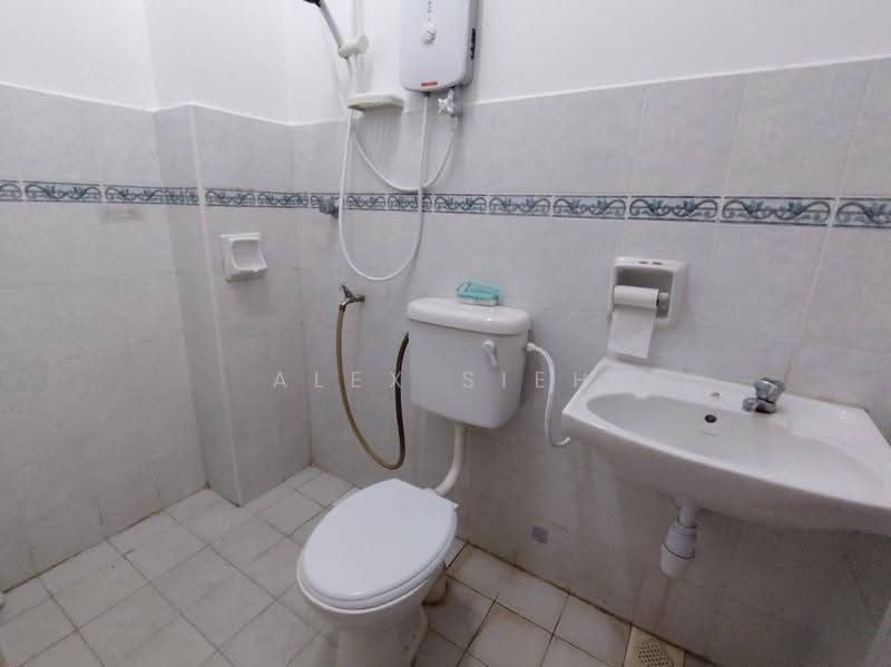 Rumah Teres 2-Tingkat untuk Disewa di Johor Bahru (Johor) - Alex Sieh - Bathroom - PropertyGuru.com.my