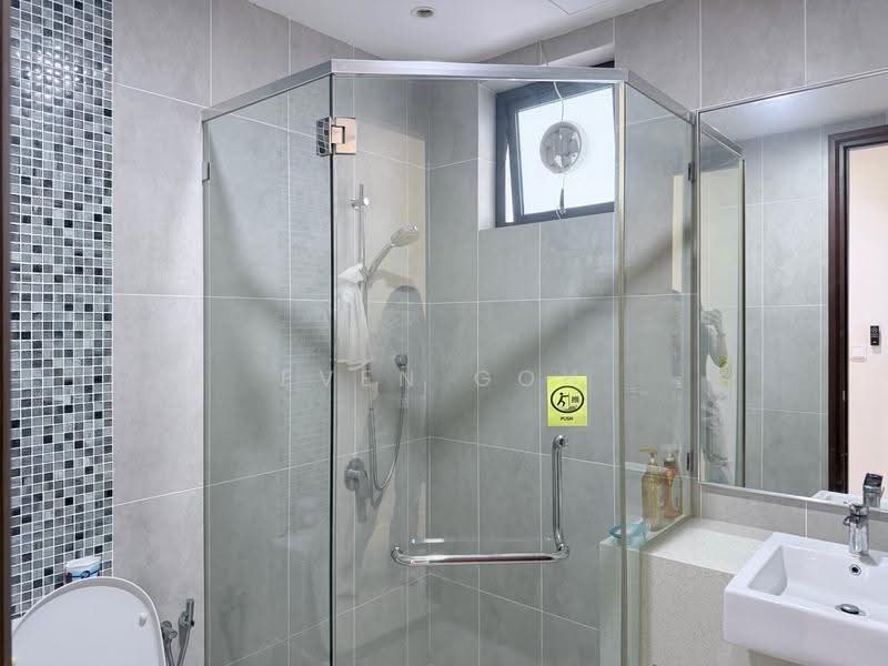 Kondominium untuk Disewa di Queens Residences Q2 @ Queens Waterfront - Even Goh - Master Bathroom - PropertyGuru.com.my