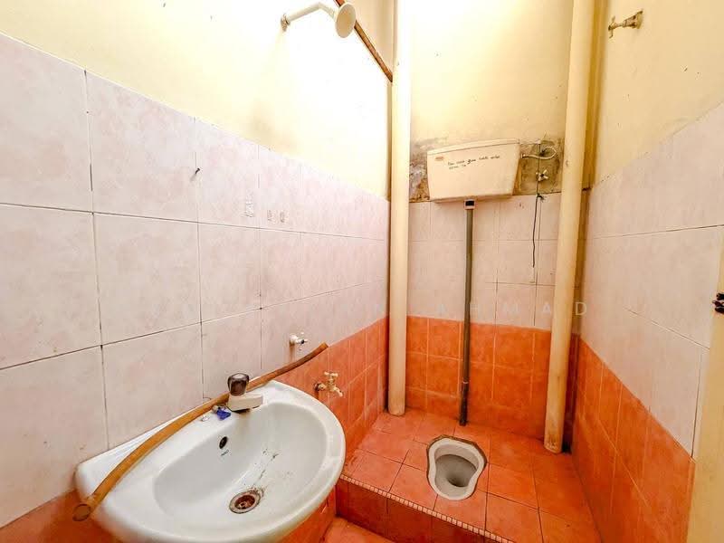 Rumah Teres 1-Tingkat untuk Dijual di Klang (Selangor) - Wan Azlan Ahmad - Bathroom - PropertyGuru.com.my