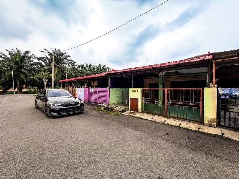 Rumah Teres 1-Tingkat untuk Dijual di Klang (Selangor) - Wan Azlan Ahmad - Exterior - PropertyGuru.com.my