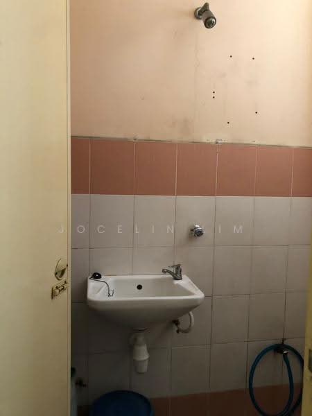 Apartment for Sale at Mentari Court 2, Bandar Sunway - Jocelin Lim - Bathroom - PropertyGuru.com.my