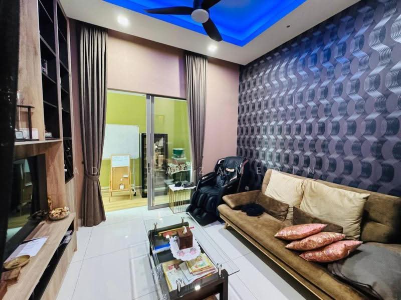 Rumah Berkembar untuk Dijual di Temasya Glenmarie (Glenmarie) - Adzura Zamedin - Living Room - PropertyGuru.com.my