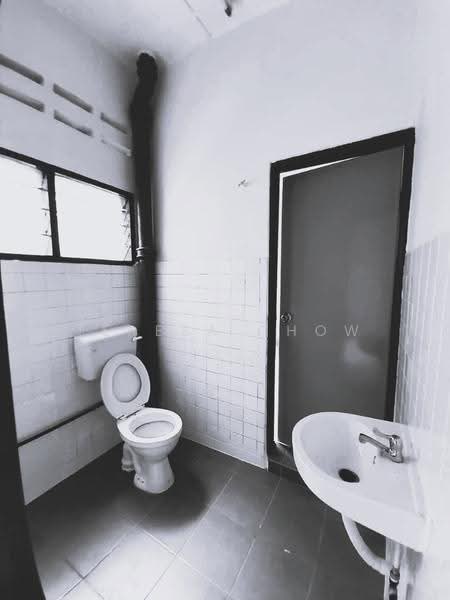 Rumah Teres 2-Tingkat untuk Disewa di Seksyen 17 (Petaling Jaya) - Teresa Chow - Bathroom - PropertyGuru.com.my