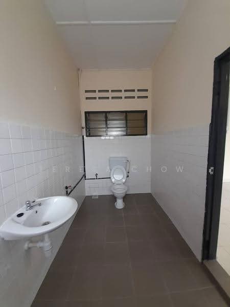 Rumah Teres 2-Tingkat untuk Disewa di Seksyen 17 (Petaling Jaya) - Teresa Chow - Bathroom - PropertyGuru.com.my