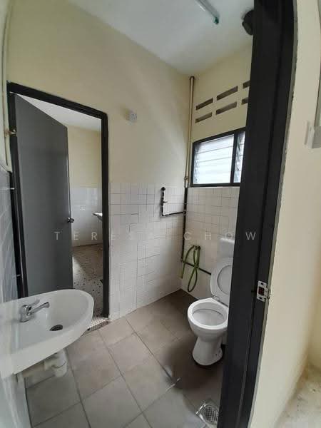 Rumah Teres 2-Tingkat untuk Disewa di Seksyen 17 (Petaling Jaya) - Teresa Chow - Bathroom - PropertyGuru.com.my