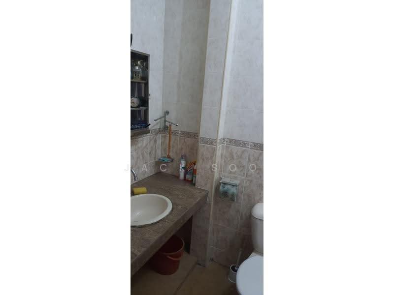 2-storey Terraced House for Sale in Taman Puncak Jalil (Seri Kembangan) - Jack Soo - Bathroom - PropertyGuru.com.my