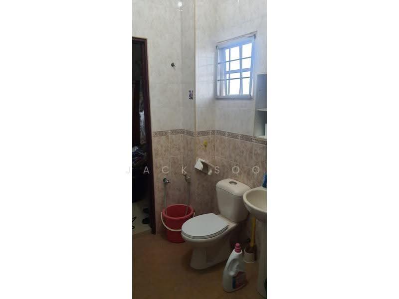 2-storey Terraced House for Sale in Taman Puncak Jalil (Seri Kembangan) - Jack Soo - Bathroom - PropertyGuru.com.my