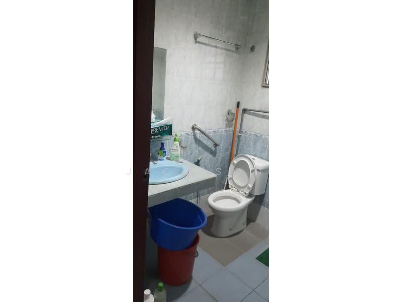 2-storey Terraced House for Sale in Taman Puncak Jalil (Seri Kembangan) - Jack Soo - Bathroom - PropertyGuru.com.my