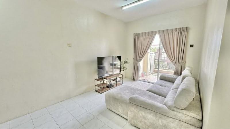 Pangsapuri untuk Dijual di Vista Pinggiran Apartment - DJULIA JAMAL - Living Room - PropertyGuru.com.my