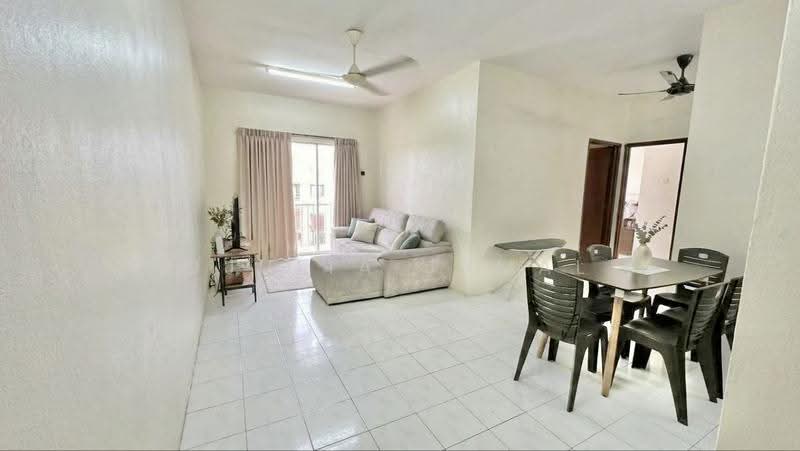 Pangsapuri untuk Dijual di Vista Pinggiran Apartment - DJULIA JAMAL - Living Room - PropertyGuru.com.my