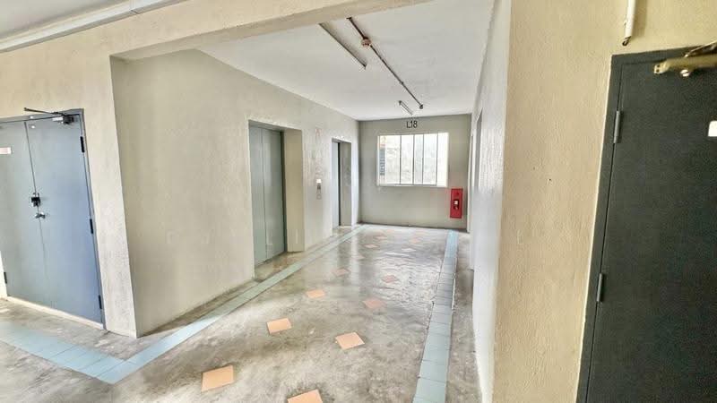 Pangsapuri untuk Dijual di Vista Pinggiran Apartment - DJULIA JAMAL - Corridor - PropertyGuru.com.my