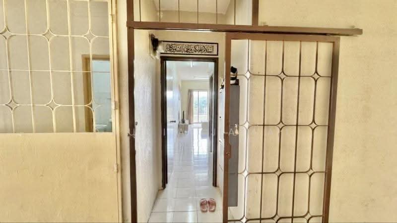 Pangsapuri untuk Dijual di Vista Pinggiran Apartment - DJULIA JAMAL - Entrance - PropertyGuru.com.my
