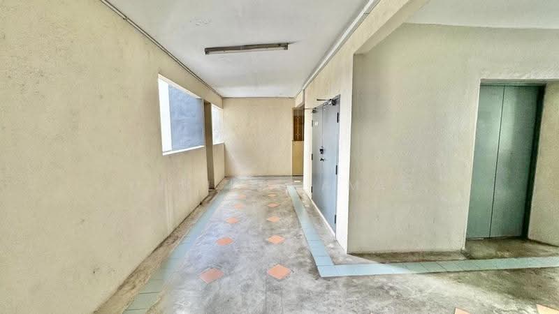Pangsapuri untuk Dijual di Vista Pinggiran Apartment - DJULIA JAMAL - Corridor - PropertyGuru.com.my