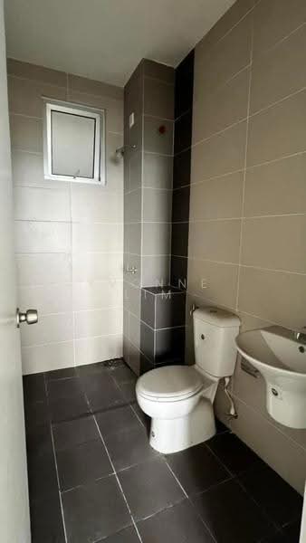 Kediaman Servis untuk Dijual di Centra Residences - Yvonne Lim - Bathroom - PropertyGuru.com.my