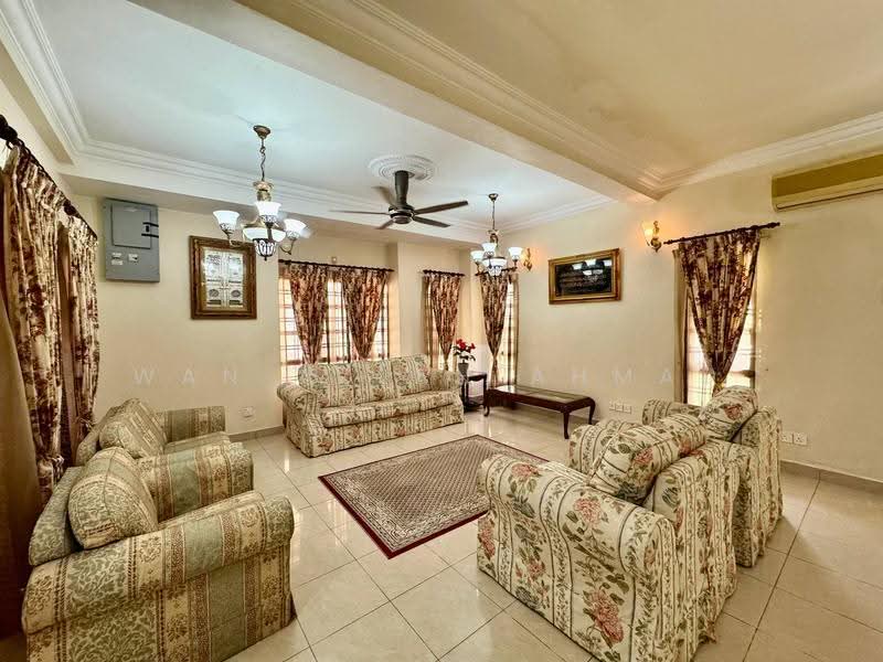 Rumah Teres 2-Tingkat untuk Dijual di Bukit Jelutong (Shah Alam) - Wan Azlan Ahmad - Living Room - PropertyGuru.com.my