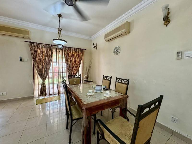 Rumah Teres 2-Tingkat untuk Dijual di Bukit Jelutong (Shah Alam) - Wan Azlan Ahmad - Dining Room - PropertyGuru.com.my