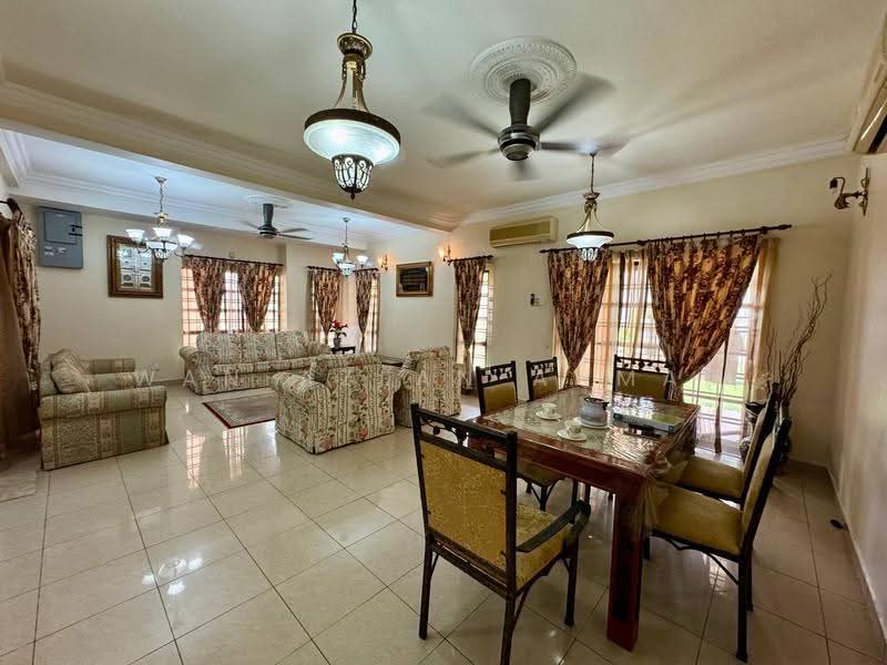 Rumah Teres 2-Tingkat untuk Dijual di Bukit Jelutong (Shah Alam) - Wan Azlan Ahmad - Living Room - PropertyGuru.com.my