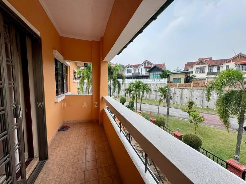 Rumah Teres 2-Tingkat untuk Dijual di Bukit Jelutong (Shah Alam) - Wan Azlan Ahmad - Balcony - PropertyGuru.com.my