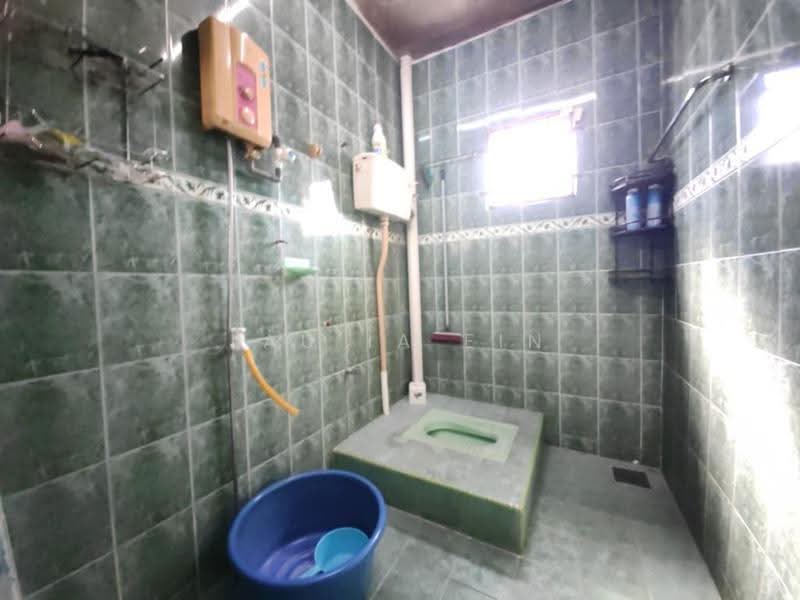 Rumah Teres 2-Tingkat untuk Disewa di Rawang (Selangor) - Lau Ia Ein - Bathroom - PropertyGuru.com.my