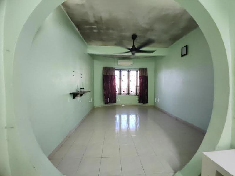 Rumah Teres 2-Tingkat untuk Disewa di Rawang (Selangor) - Lau Ia Ein - Living Room - PropertyGuru.com.my