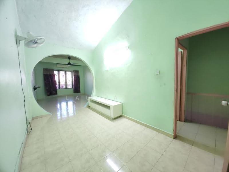 Rumah Teres 2-Tingkat untuk Disewa di Rawang (Selangor) - Lau Ia Ein - Living Room - PropertyGuru.com.my