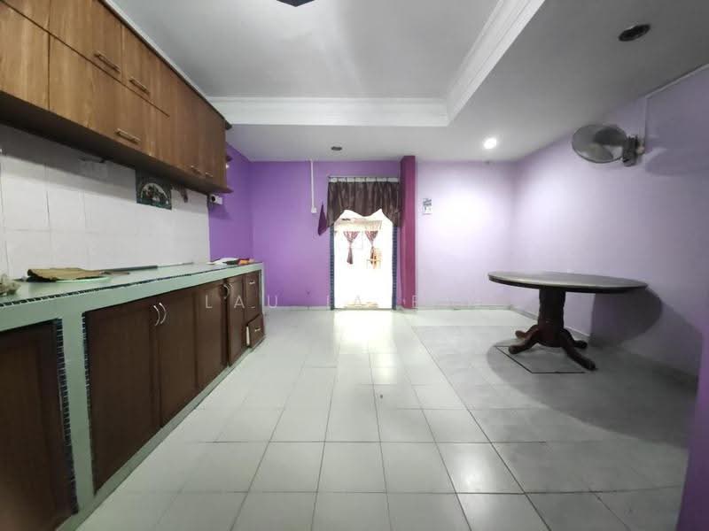 Rumah Teres 2-Tingkat untuk Disewa di Rawang (Selangor) - Lau Ia Ein - Kitchen - PropertyGuru.com.my