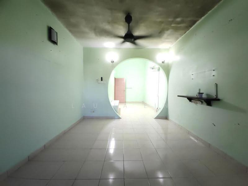 Rumah Teres 2-Tingkat untuk Disewa di Rawang (Selangor) - Lau Ia Ein - Living Room - PropertyGuru.com.my