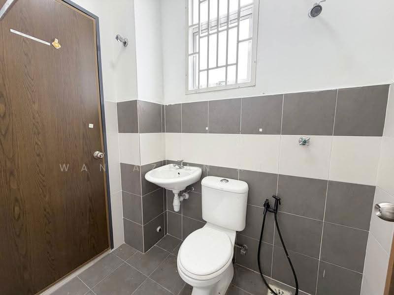 2-storey Terraced House for Sale in Bandar Puncak Alam (Puncak Alam) - Wan Azlan Ahmad - PropertyGuru.com.my