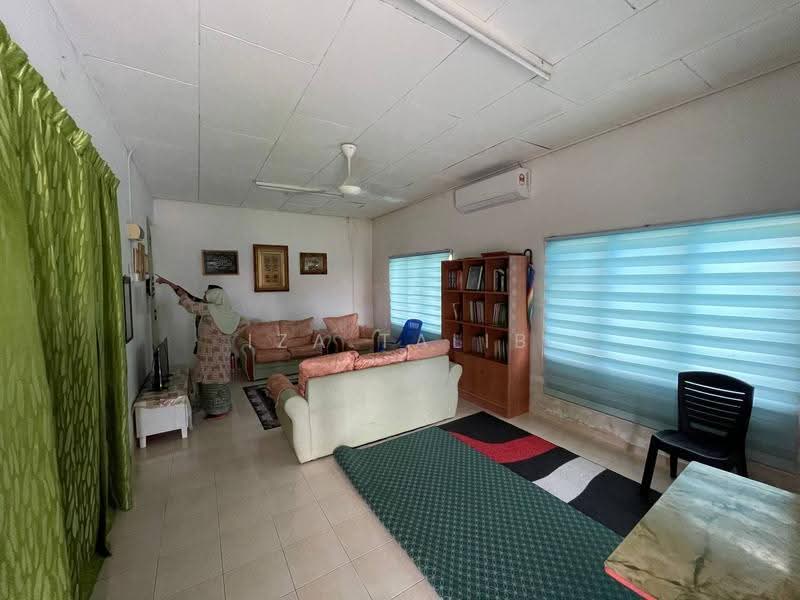 Bungalow House for Sale in Taiping (Perak) - Iza Talib - Living Room - PropertyGuru.com.my