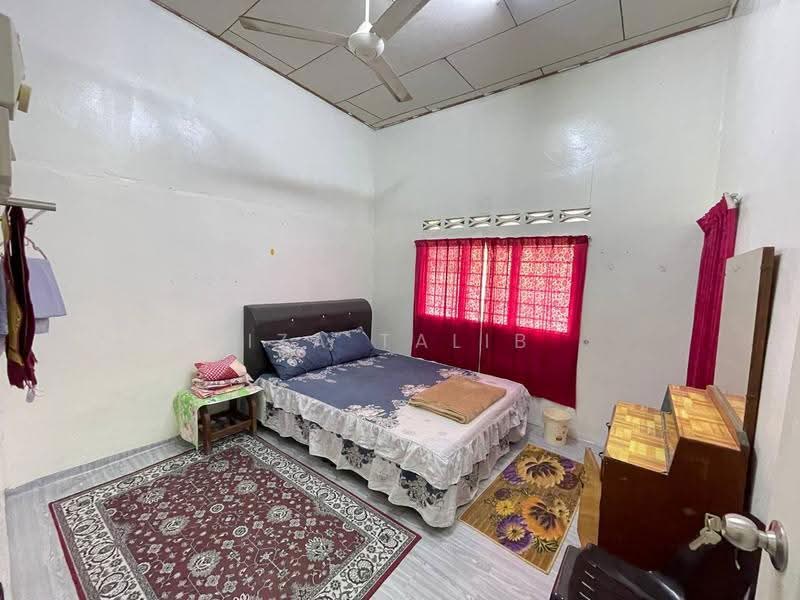 Bungalow House for Sale in Taiping (Perak) - Iza Talib - Bedroom - PropertyGuru.com.my