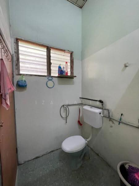 Bungalow House for Sale in Taiping (Perak) - Iza Talib - Bathroom - PropertyGuru.com.my