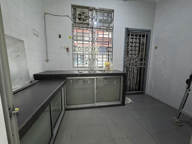 1-storey Terraced House for Rent in senai (Senai) - Tok CJ - Kitchen - PropertyGuru.com.my