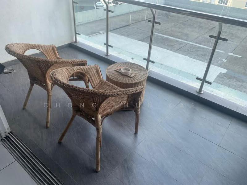 Kediaman Servis untuk Dijual di Skypod Residence - Chong Shun Kae - Balcony - PropertyGuru.com.my