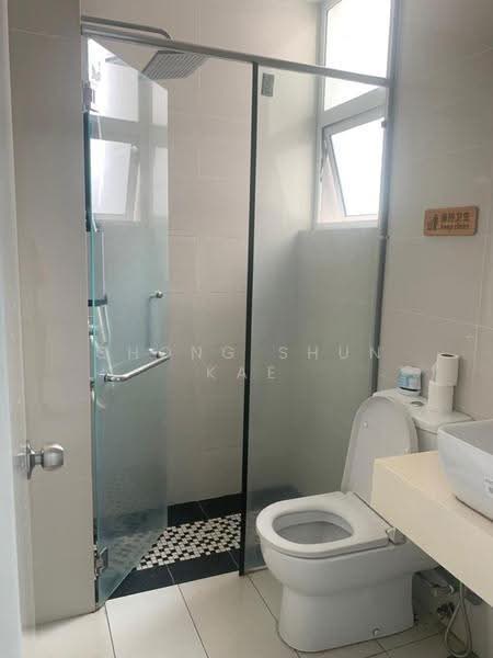 Kediaman Servis untuk Dijual di Skypod Residence - Chong Shun Kae - Bathroom - PropertyGuru.com.my