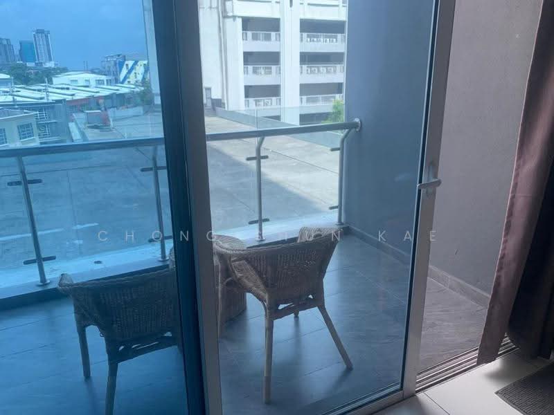 Kediaman Servis untuk Dijual di Skypod Residence - Chong Shun Kae - Balcony - PropertyGuru.com.my