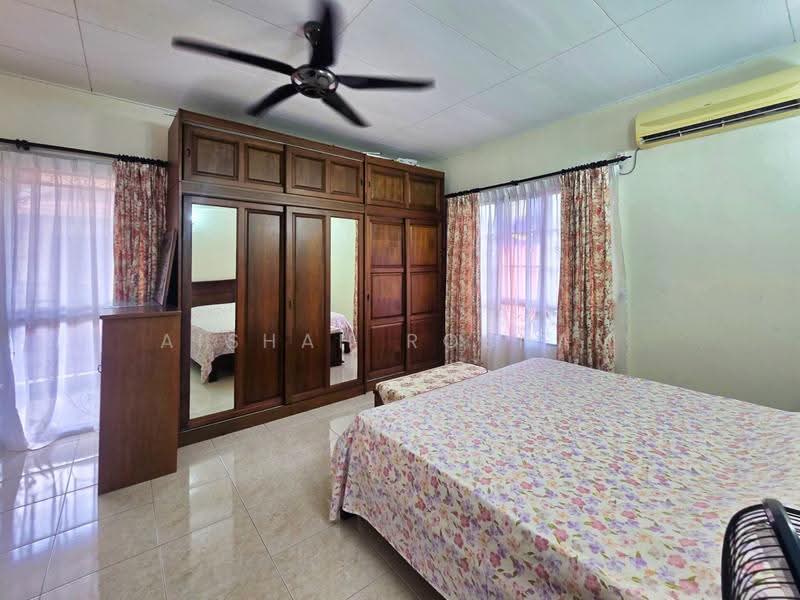 Semi-Detached House for Sale in Taman Setia 2 (Balakong) - Aishah Rosnam - Bedroom - PropertyGuru.com.my