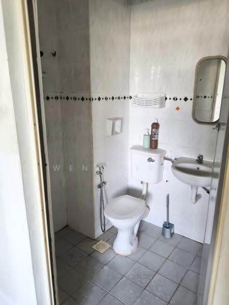 Kondominium untuk Disewa di Azuria Condominium - Weng Sern - Bathroom - PropertyGuru.com.my