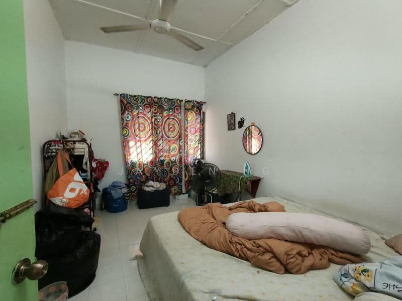 1-storey Terraced House for Sale in Taman Senai Jaya (Senai) - Jayden Ng - Bedroom - PropertyGuru.com.my