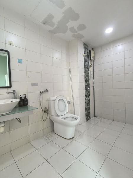 Kediaman Servis untuk Dijual di Greenfield Regency - Ck Leow - Bathroom - PropertyGuru.com.my