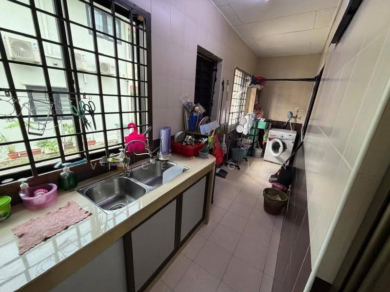 Rumah Teres 2-Tingkat untuk Dijual di Bandar Baru Permas Jaya (Permas Jaya) - Vincent Gian - Kitchen - PropertyGuru.com.my