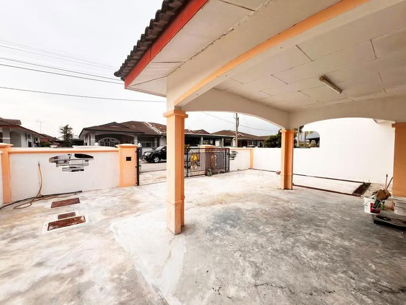 Semi-Detached House for Sale in Teluk Intan (Perak) - Kevin Chai - Car Porch - PropertyGuru.com.my